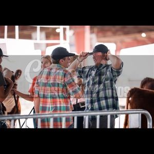 Meet your Posher, Levi